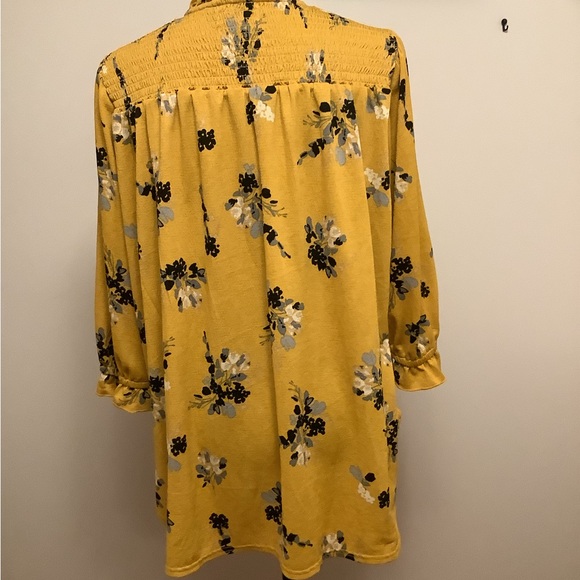 Blouse - Picture 2 of 3